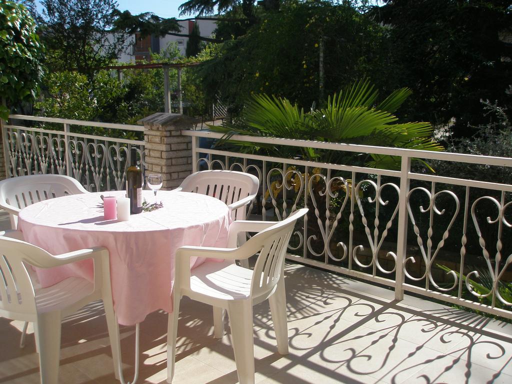 Rojnic Apartment *